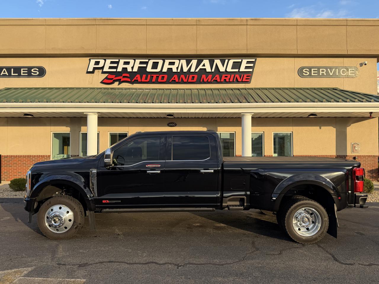 2025 Ford Super Duty F-450 DRW Platinum 4WD Crew Cab 8' Box