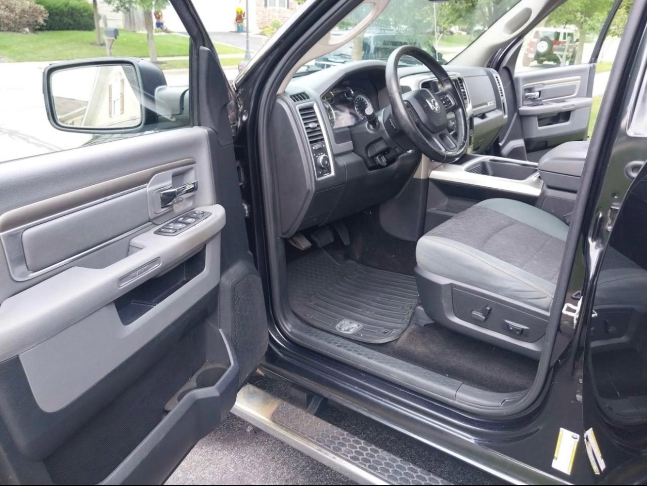 RAM 1500 SLT Crew Cab SWB 4WD 2016
