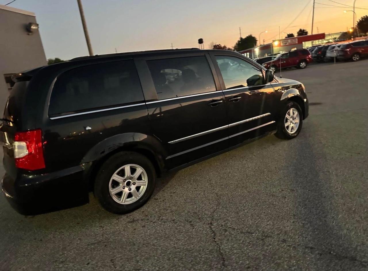 Chrysler Town & Country Touring 2011