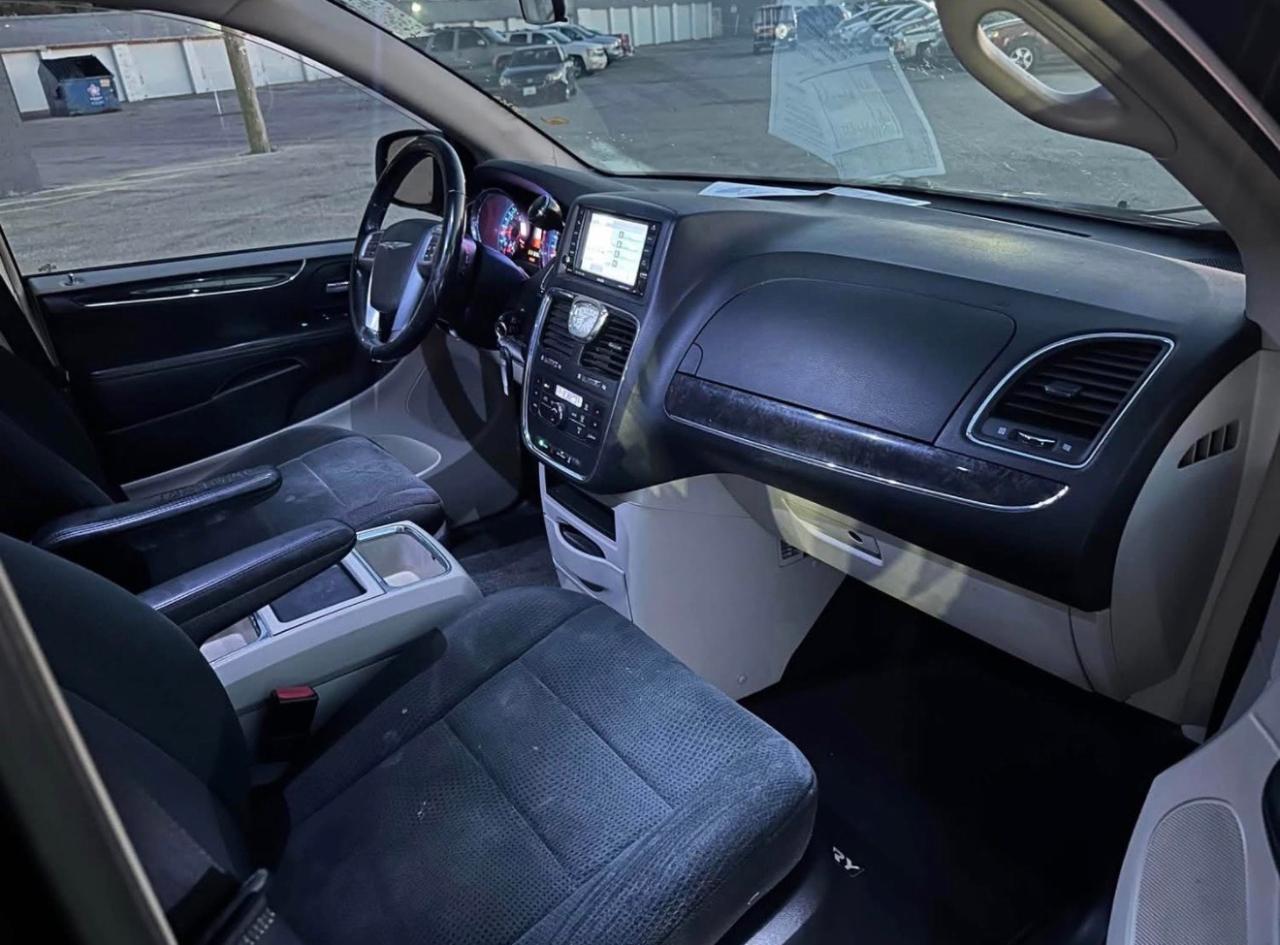 Chrysler Town & Country Touring 2011