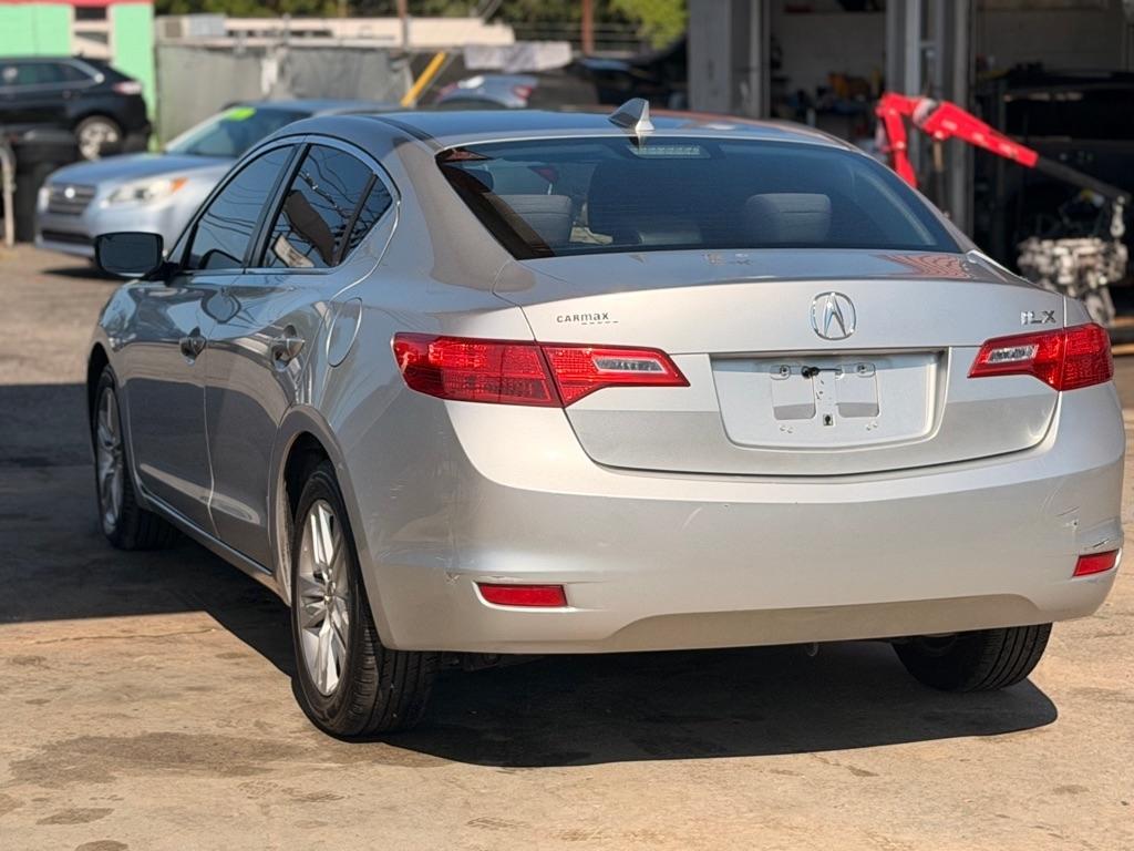 Acura ILX 4dr Sdn 2.0L 2013