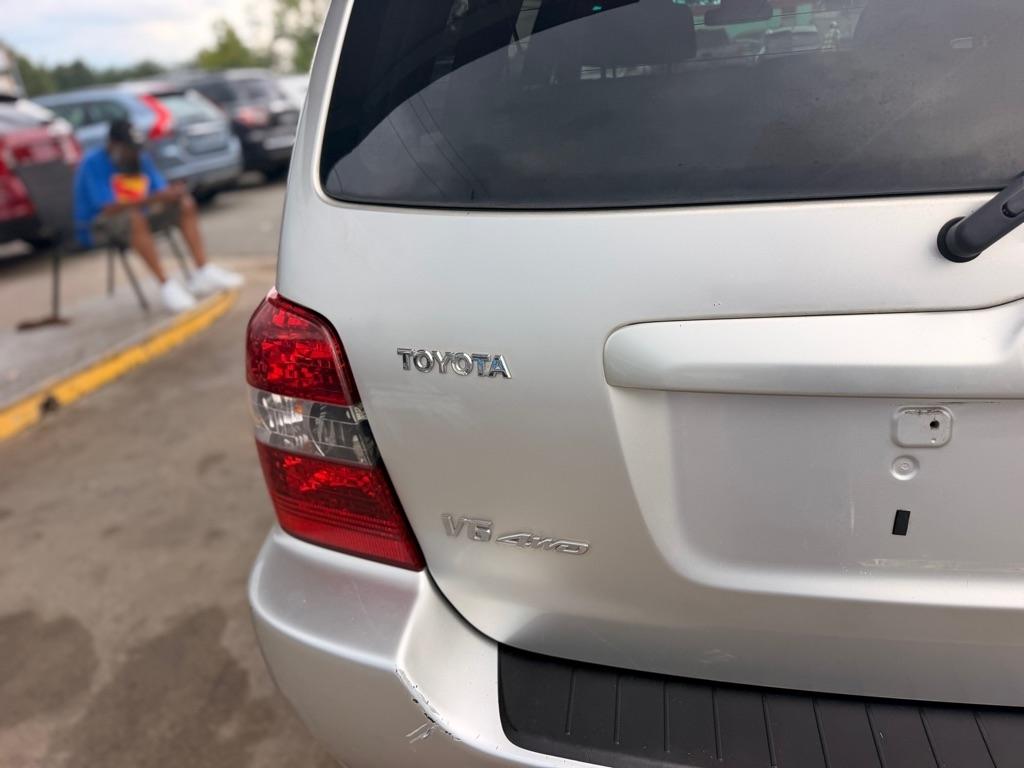 Toyota Highlander 4dr V6 4WD w/3rd Row (Natl) 2005