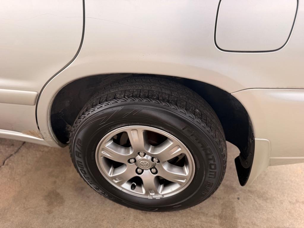 Toyota Highlander 4dr V6 4WD w/3rd Row (Natl) 2005