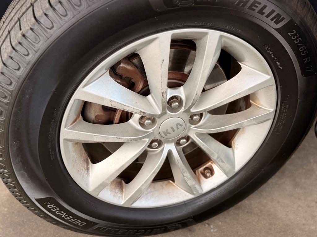 Kia Sorento FWD 4dr 2.4L L 2016