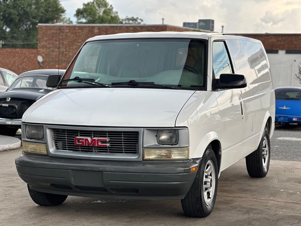 GMC Safari Cargo Van 111.2" WB RWD 2005