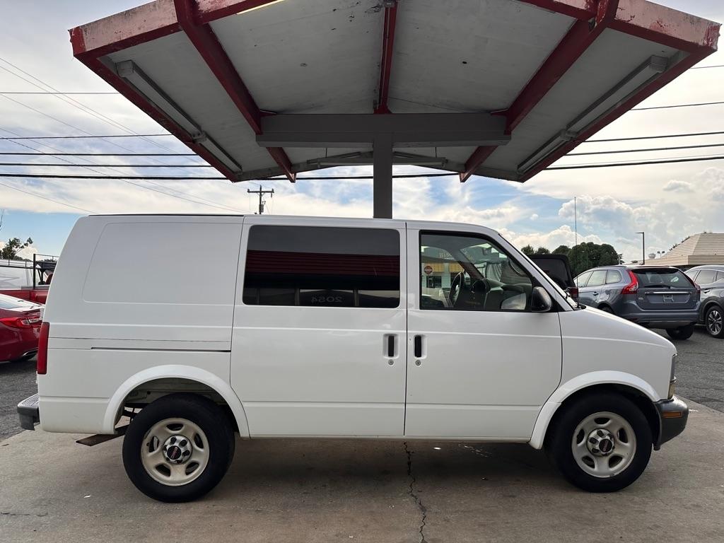 GMC Safari Cargo Van 111.2" WB RWD 2005
