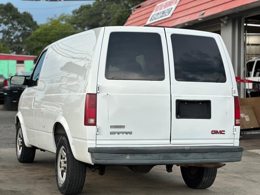 GMC Safari Cargo Van 111.2" WB RWD 2005