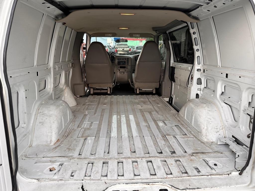 GMC Safari Cargo Van 111.2" WB RWD 2005