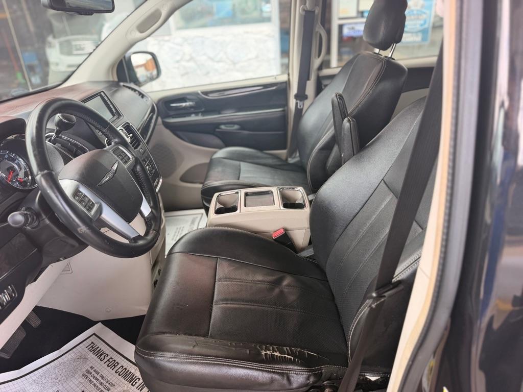 Chrysler Town & Country 4dr Wgn Touring 2012