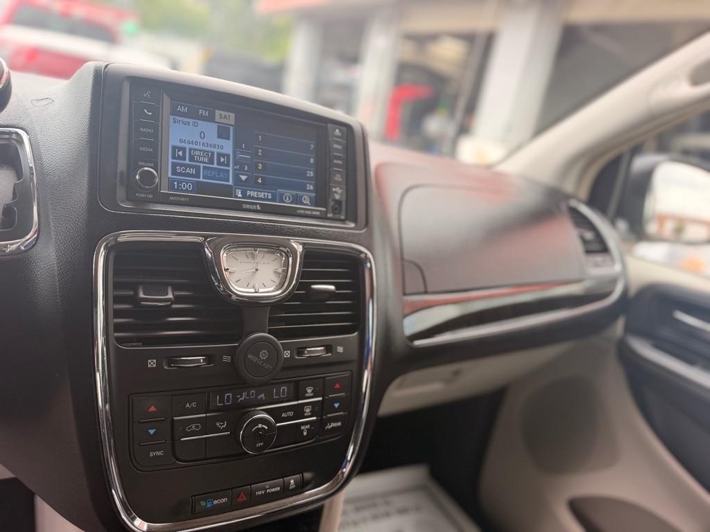 Chrysler Town & Country 4dr Wgn Touring 2012