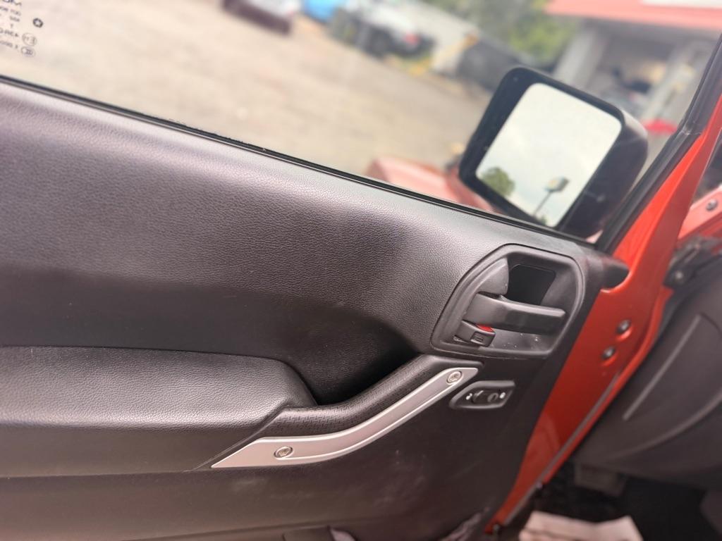 Jeep Wrangler Unlimited 4WD 4dr Sahara 2014