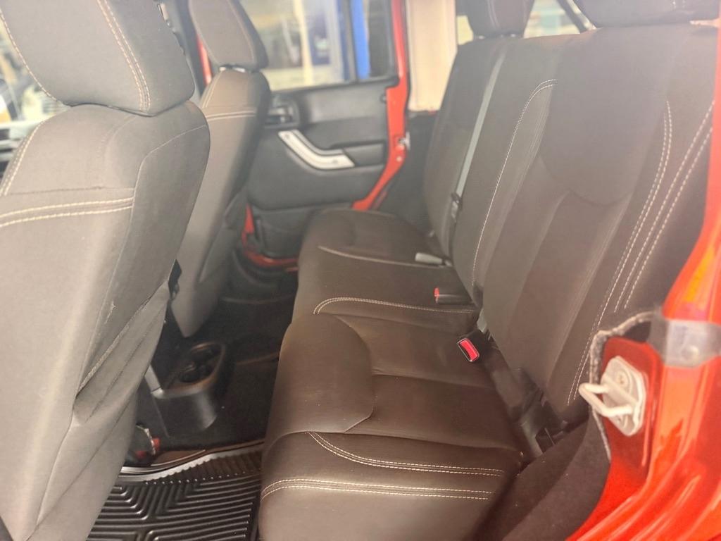 Jeep Wrangler Unlimited 4WD 4dr Sahara 2014