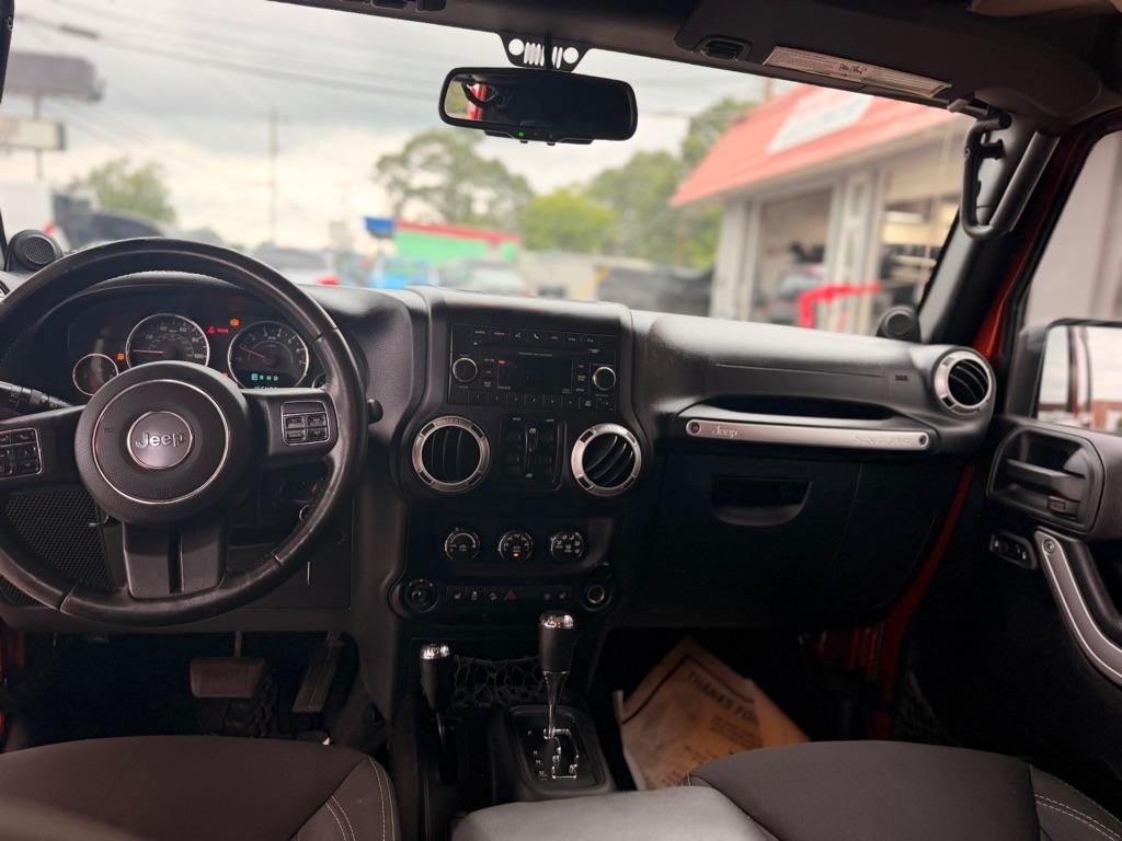 Jeep Wrangler Unlimited 4WD 4dr Sahara 2014