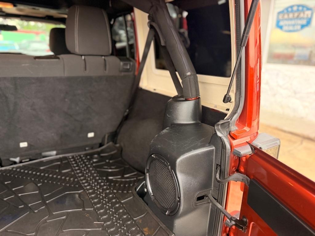 Jeep Wrangler Unlimited 4WD 4dr Sahara 2014