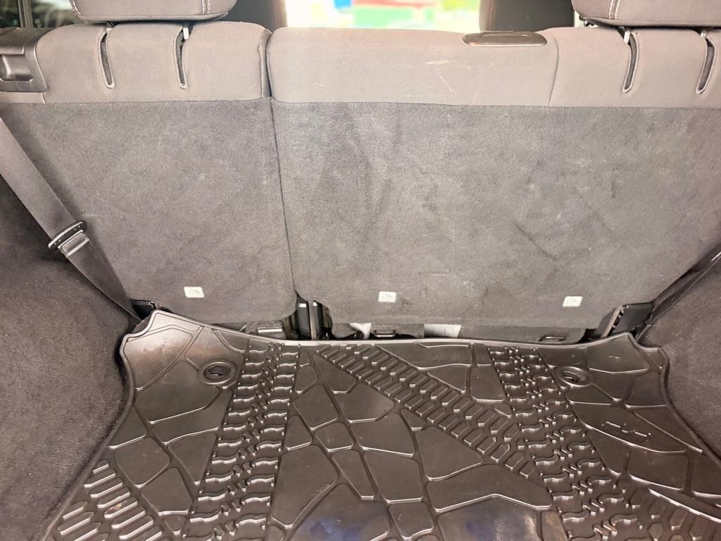 Jeep Wrangler Unlimited 4WD 4dr Sahara 2014