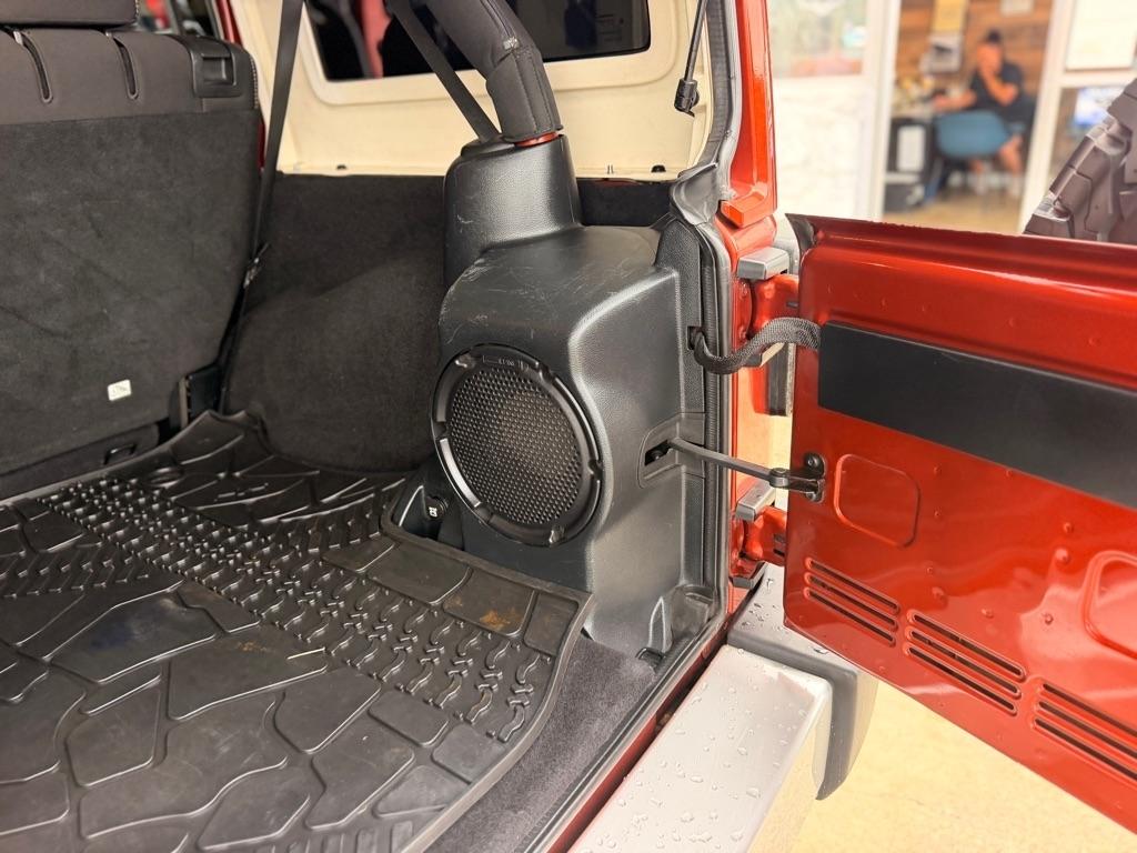 Jeep Wrangler Unlimited 4WD 4dr Sahara 2014