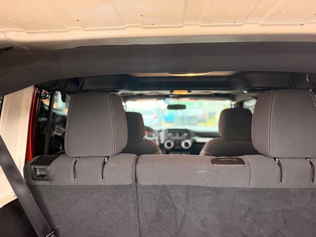 Jeep Wrangler Unlimited 4WD 4dr Sahara 2014