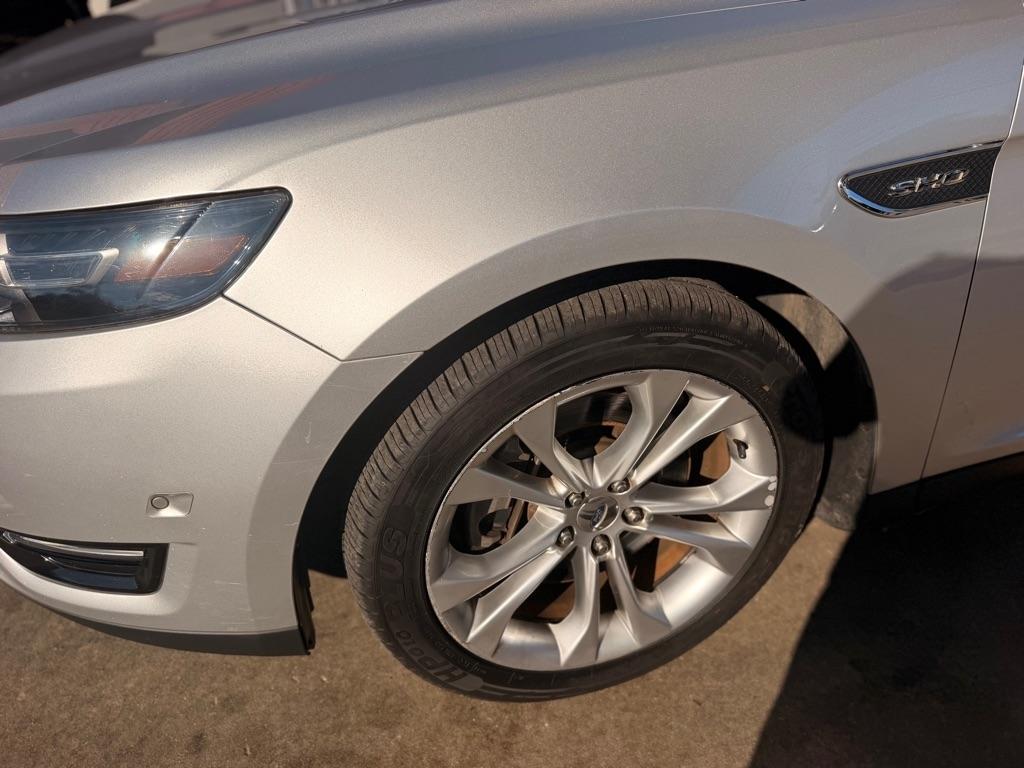Ford Taurus 4dr Sdn SHO AWD 2013