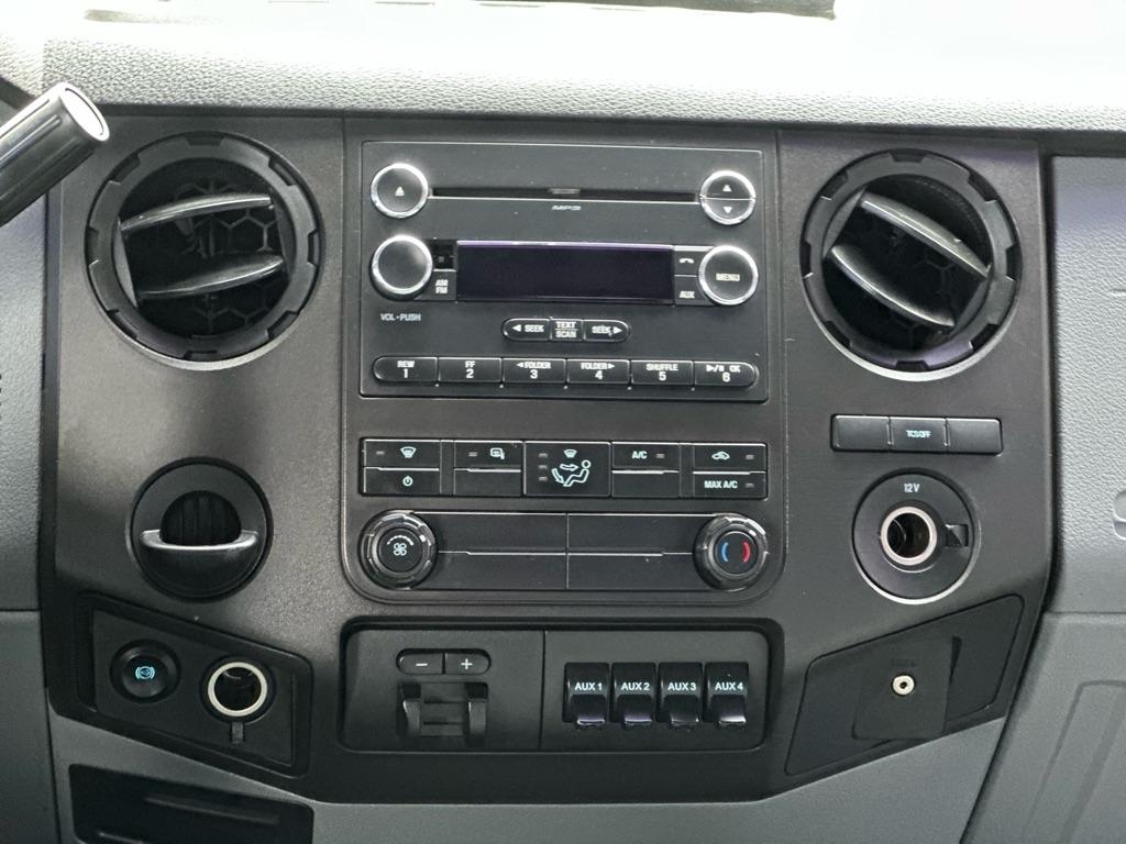 Ford Super Duty F-350 DRW 4WD Crew Cab 172" Platinum 2016