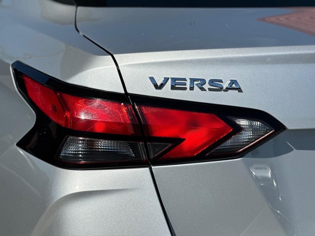 Nissan Versa SV CVT 2021