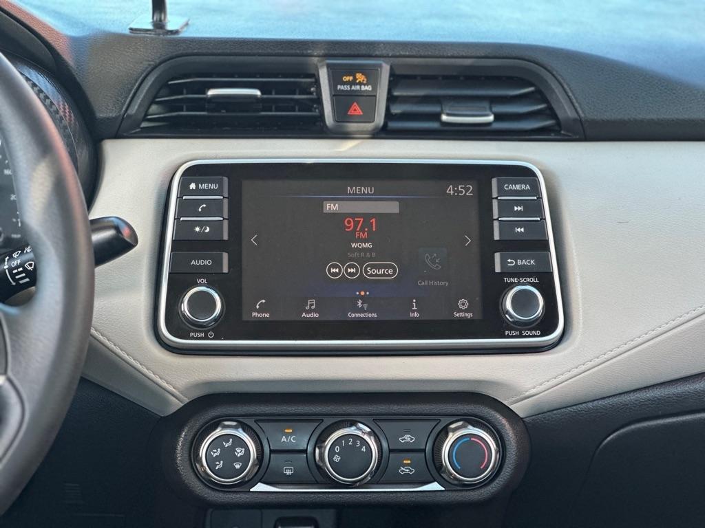 Nissan Versa SV CVT 2021