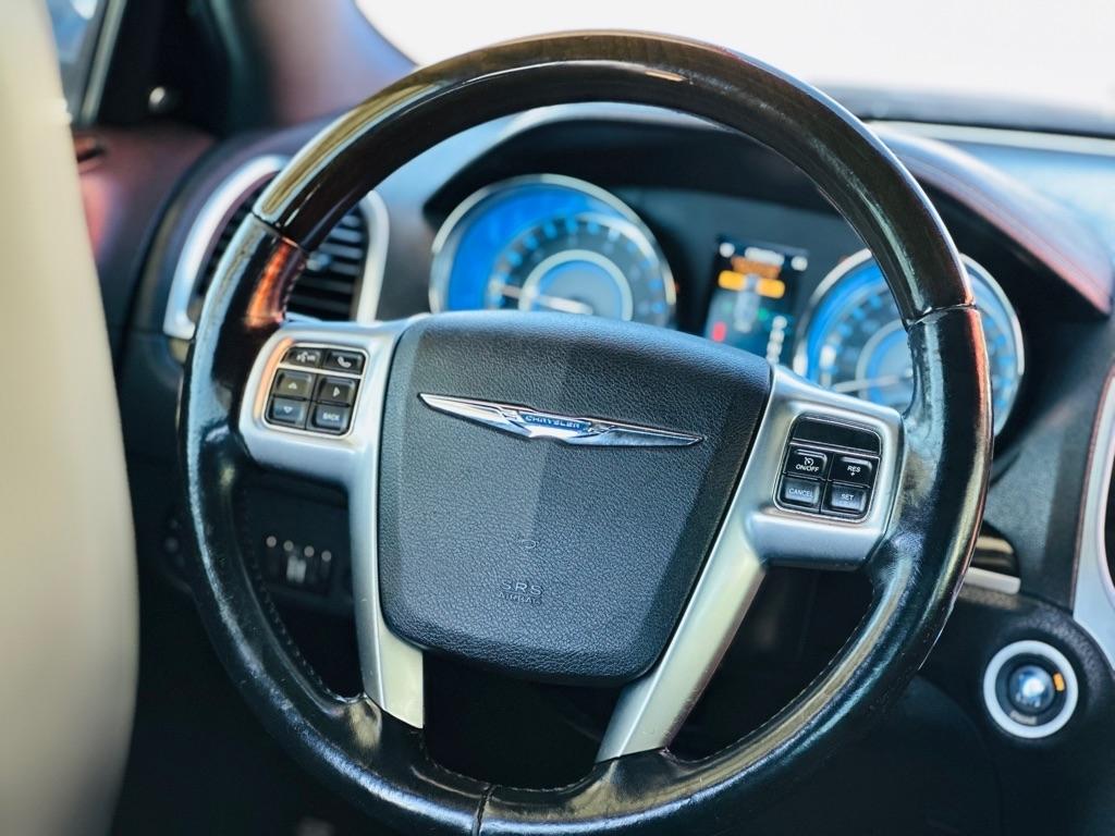 Chrysler 300 4dr Sdn 300C RWD 2013