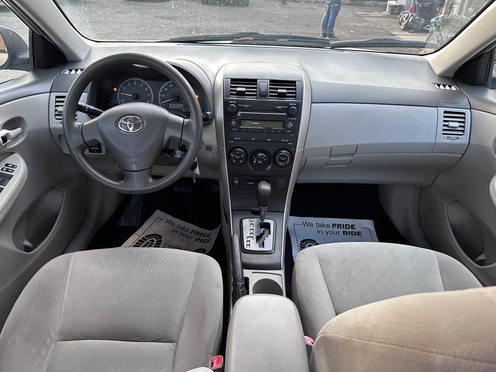 Toyota Corolla 4dr Sdn Man (Natl) 2009
