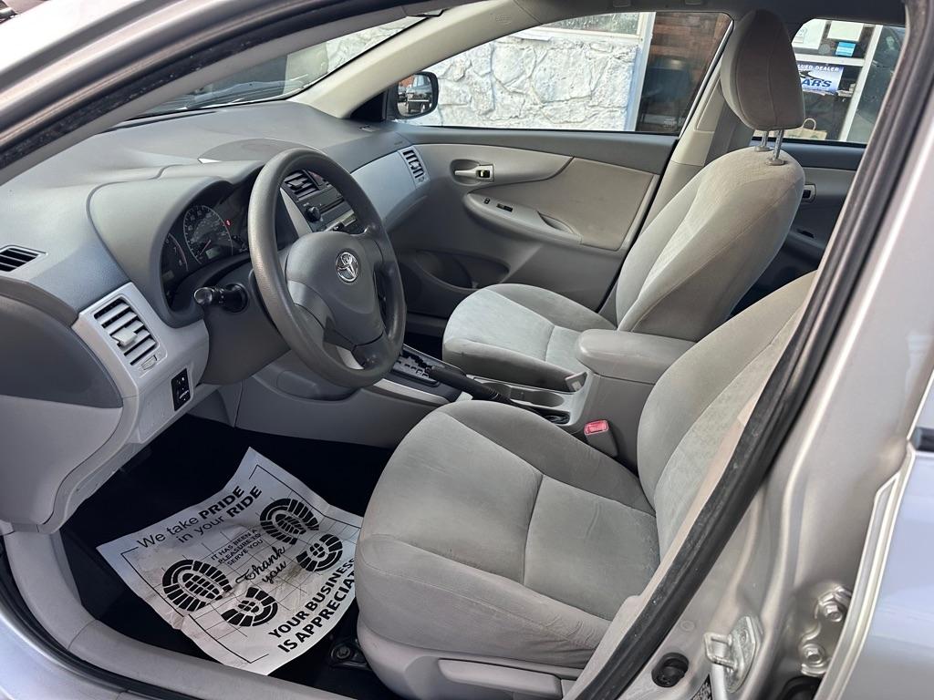 Toyota Corolla 4dr Sdn Man (Natl) 2009