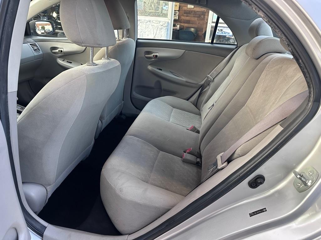 Toyota Corolla 4dr Sdn Man (Natl) 2009