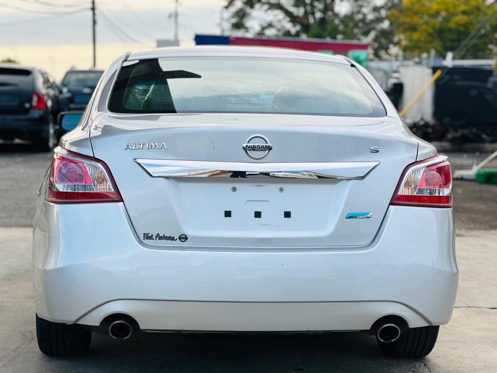 Nissan Altima 4dr Sdn I4 2.5 S 2013