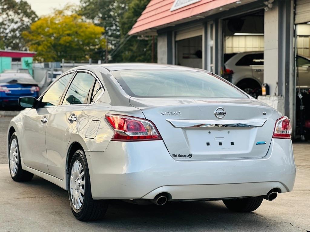 Nissan Altima 4dr Sdn I4 2.5 S 2013