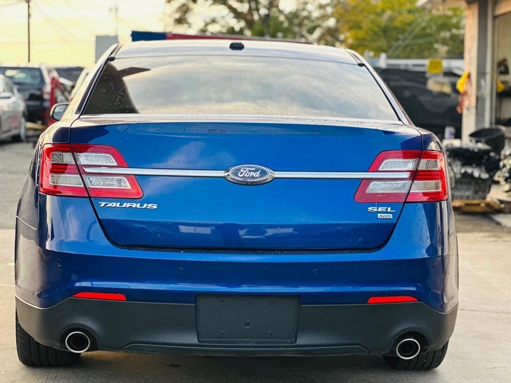 Ford Taurus 4dr Sdn SEL AWD 2015