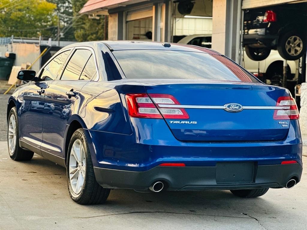 Ford Taurus 4dr Sdn SEL AWD 2015