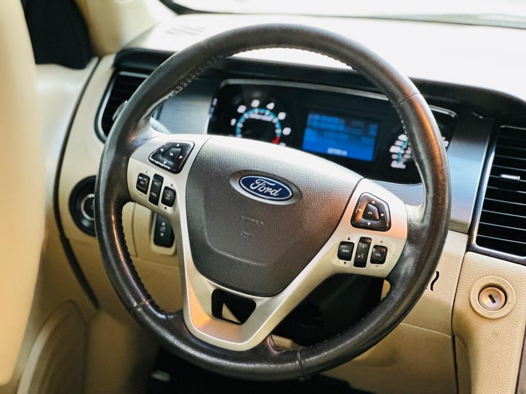 Ford Taurus 4dr Sdn SEL AWD 2015
