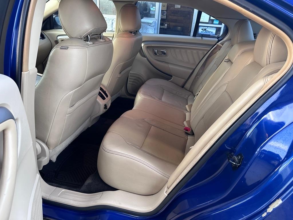 Ford Taurus 4dr Sdn SEL AWD 2015
