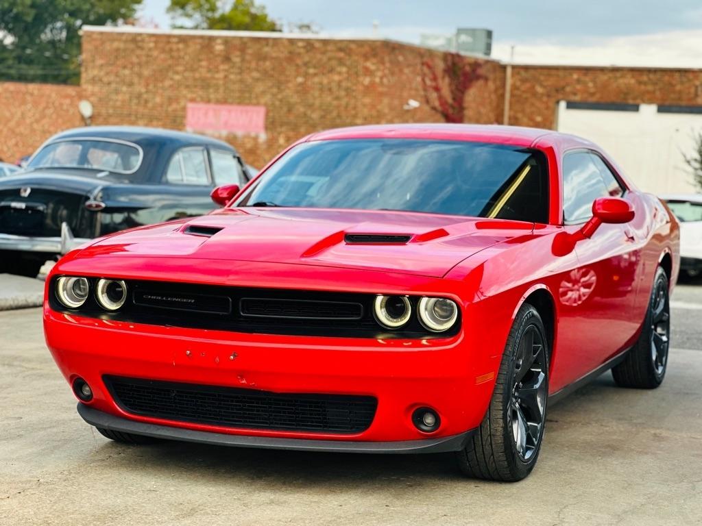 Dodge Challenger 2dr Cpe SXT Plus 2015