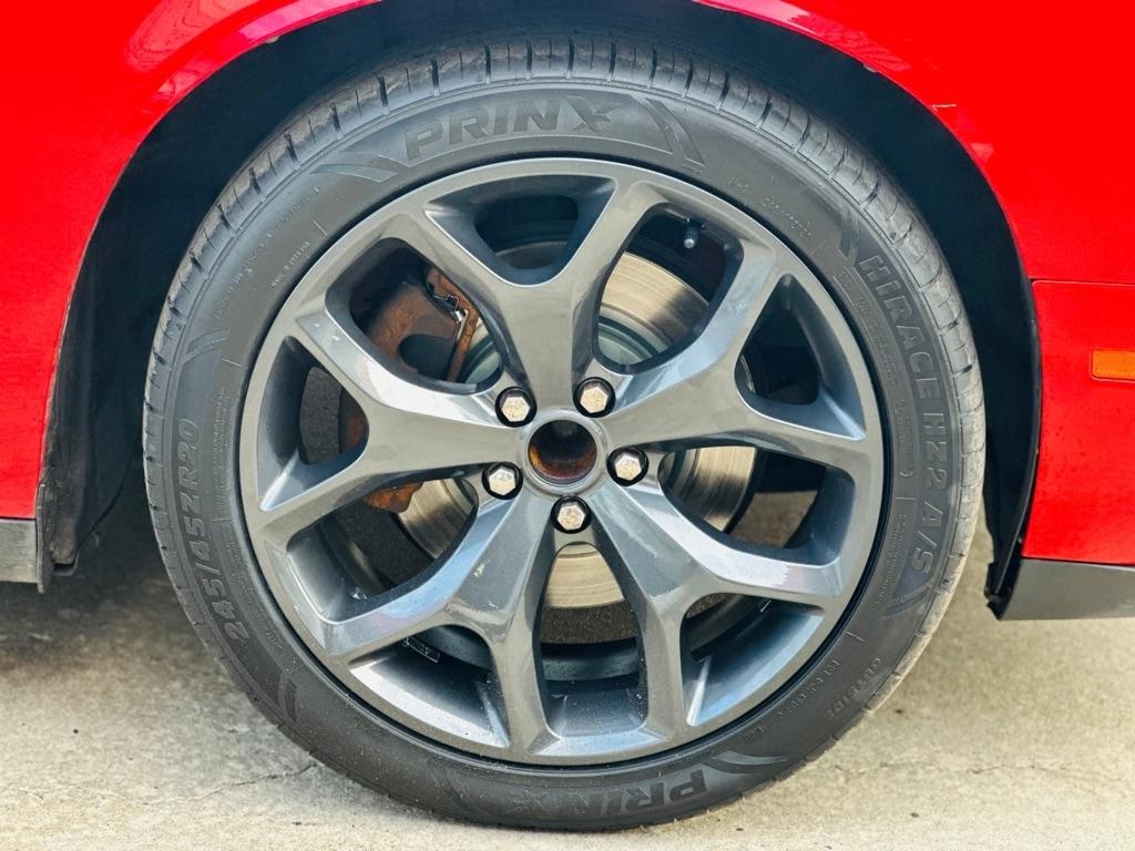 Dodge Challenger 2dr Cpe SXT Plus 2015