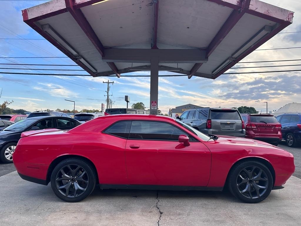 Dodge Challenger 2dr Cpe SXT Plus 2015