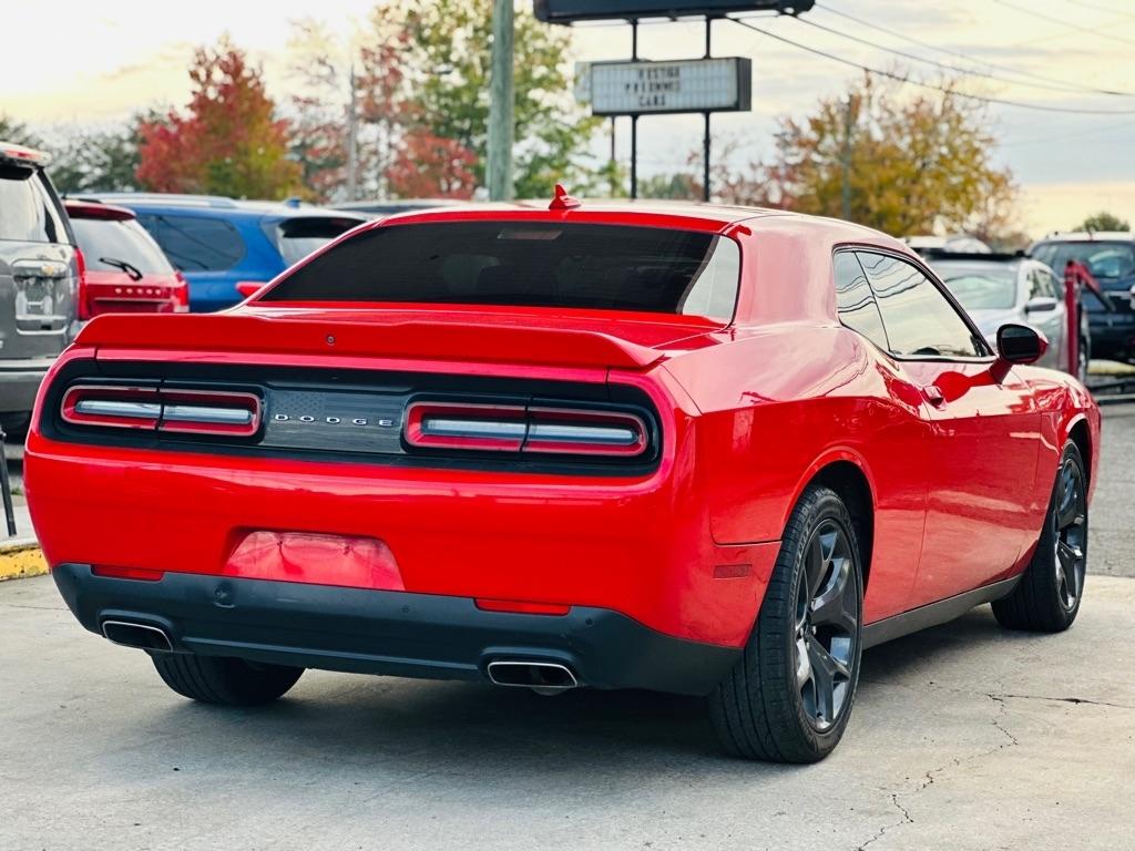 Dodge Challenger 2dr Cpe SXT Plus 2015