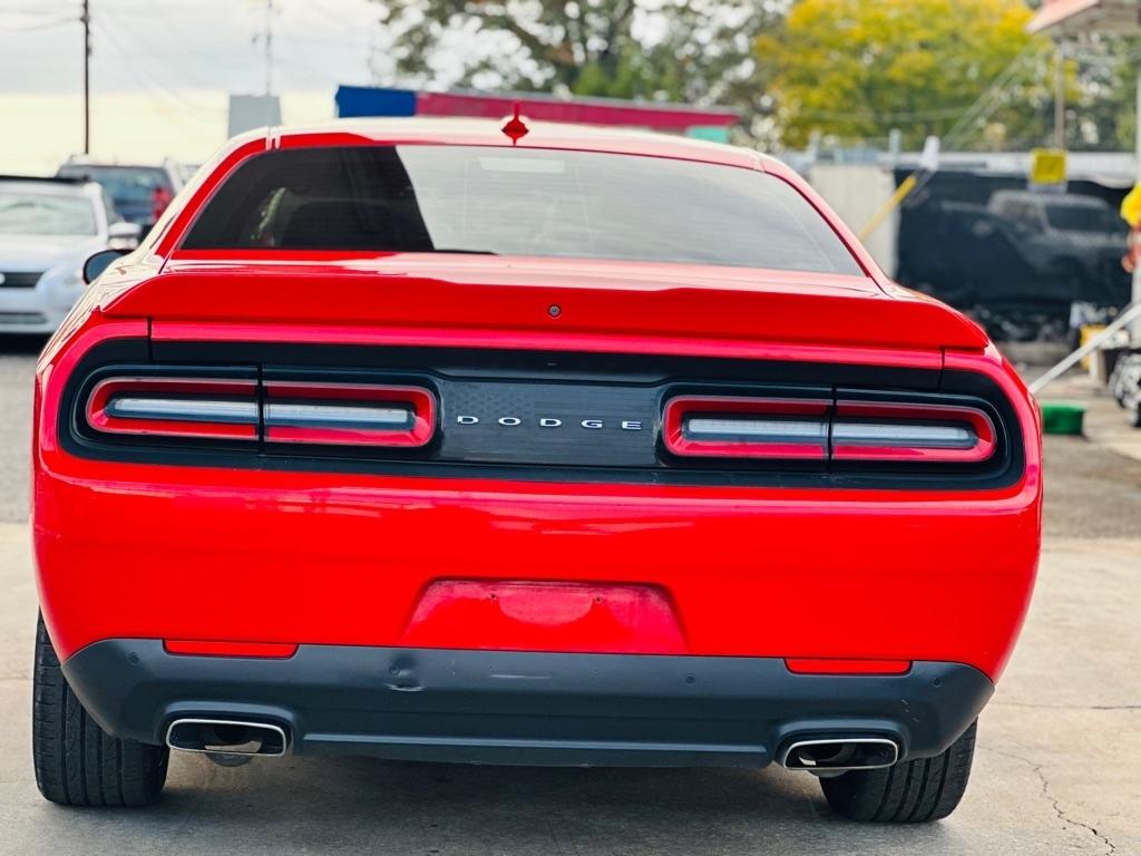 Dodge Challenger 2dr Cpe SXT Plus 2015