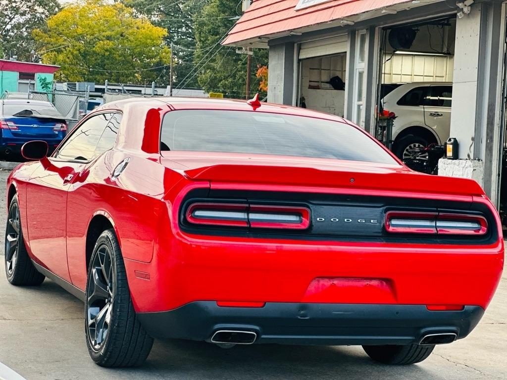 Dodge Challenger 2dr Cpe SXT Plus 2015