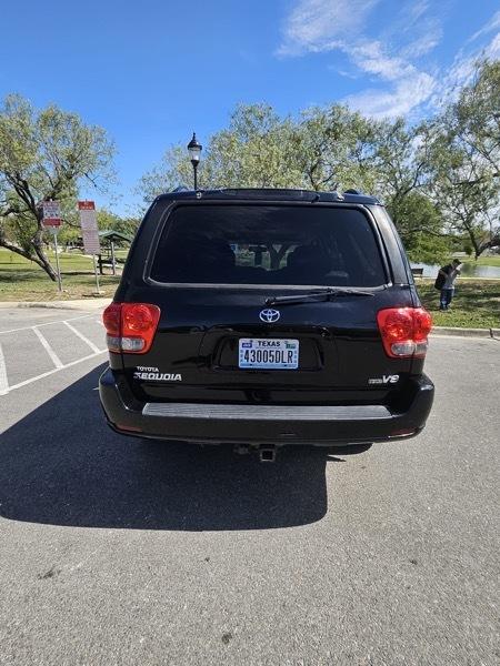 Toyota Sequoia Limited 2WD 2006