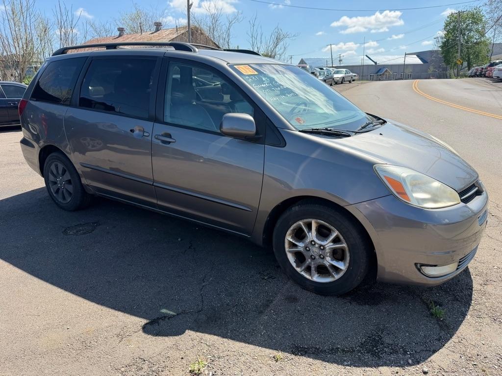Toyota Sienna XLE 2005