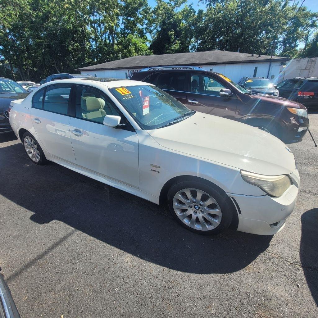 BMW 5-Series 528xi 2010