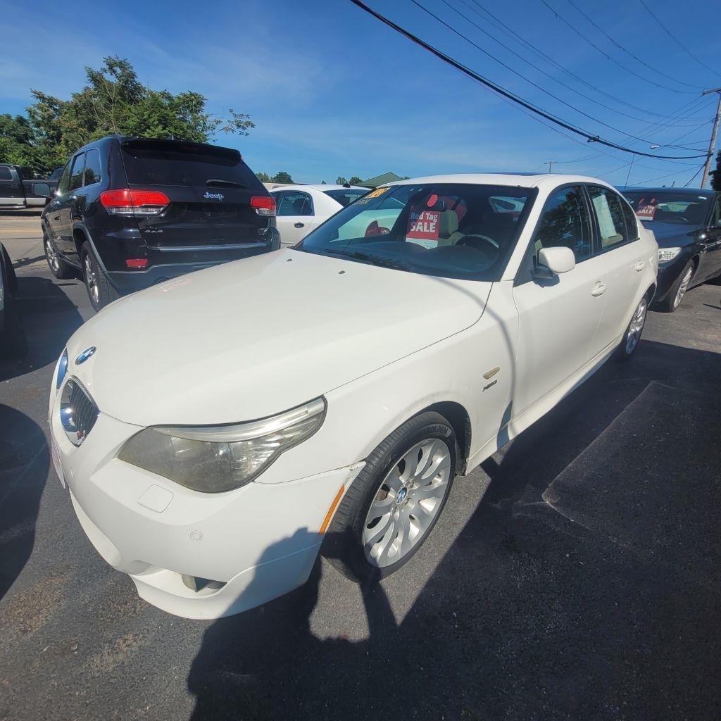 BMW 5-Series 528xi 2010