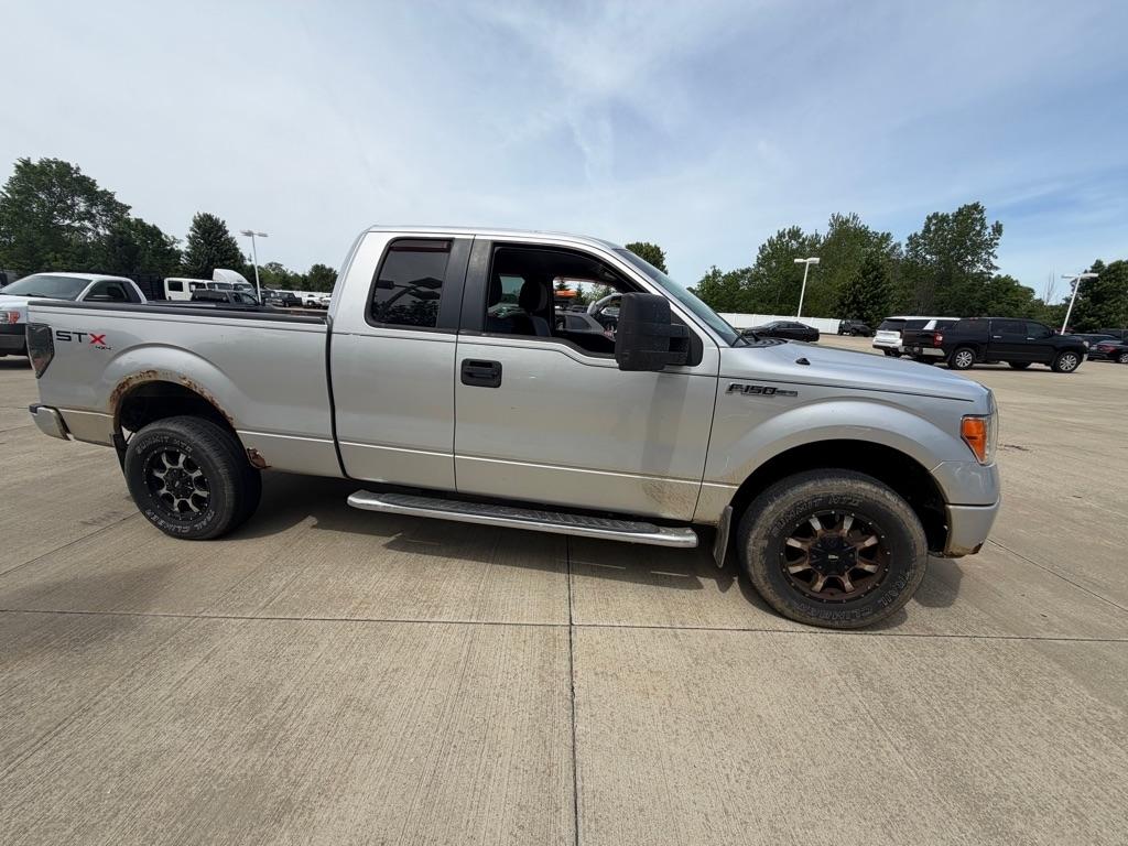 Ford F-150 XL SuperCab 8-ft. Bed 4WD 2012