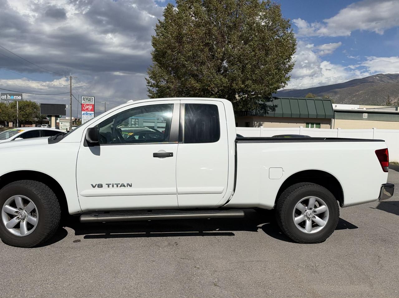 Nissan Titan SV King Cab 4WD 2013