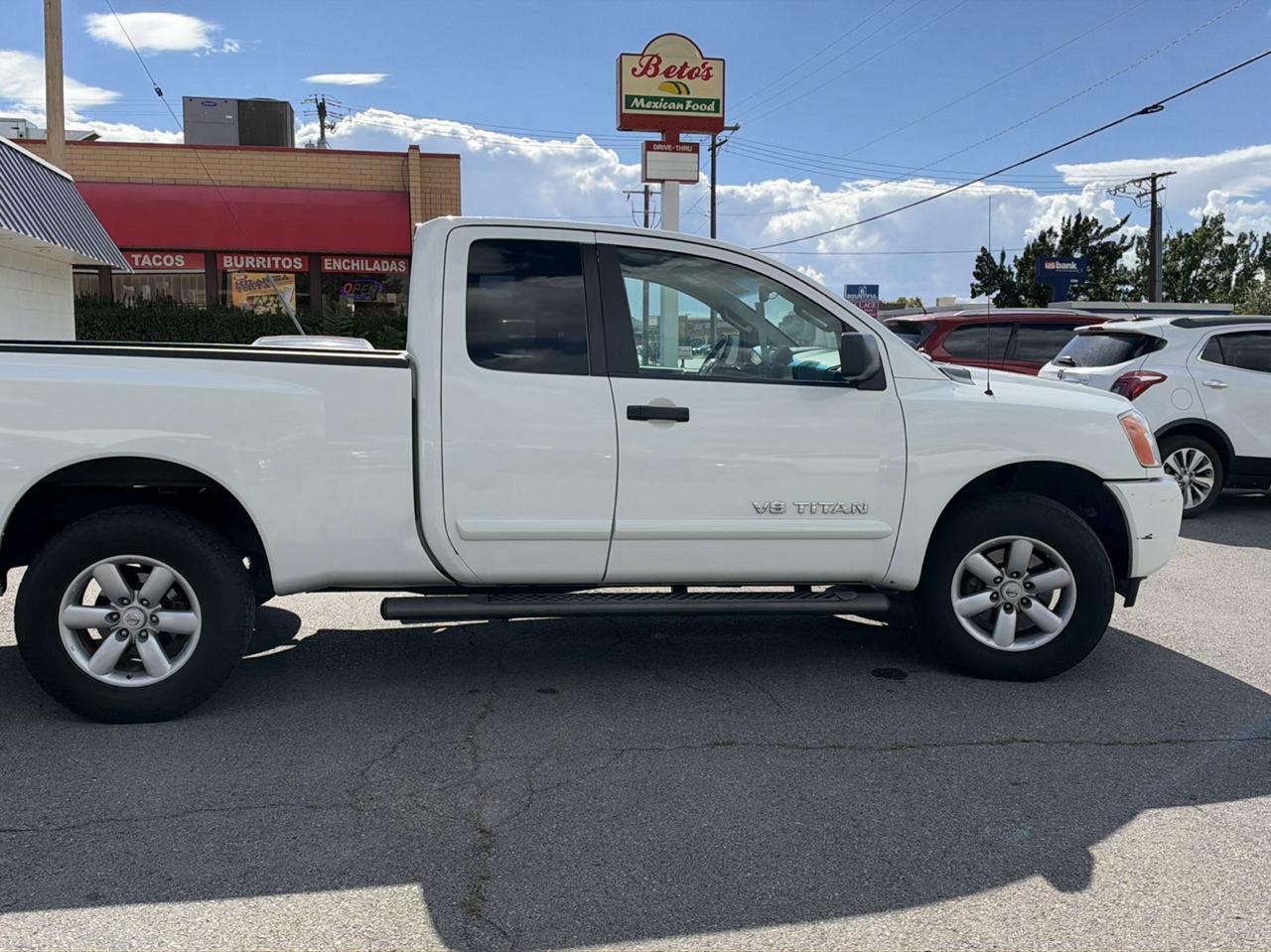 Nissan Titan SV King Cab 4WD 2013