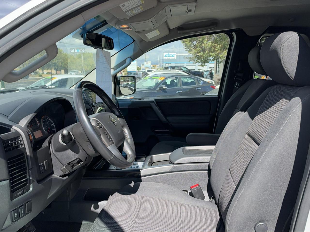 Nissan Titan SV King Cab 4WD 2013
