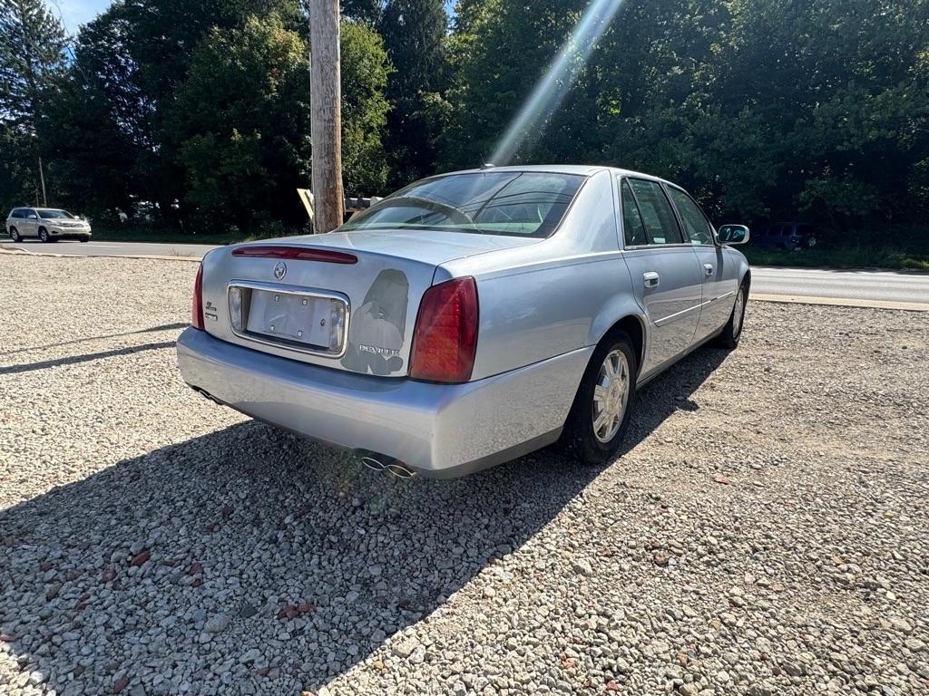 Cadillac DeVille Sedan 2005